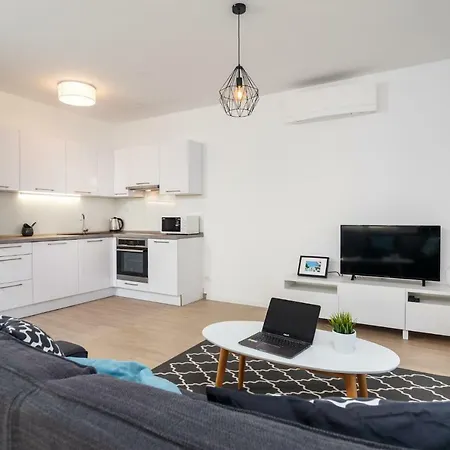 Two Bedroom Apt With Parking And Terrace 2 شقة