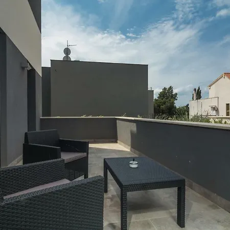 Two Bedroom Apt With Parking And Terrace 2 شقة *