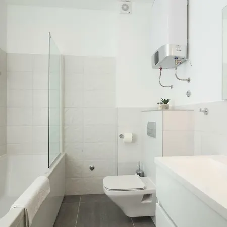 Two Bedroom Apt With Parking And Terrace 2 شقة *