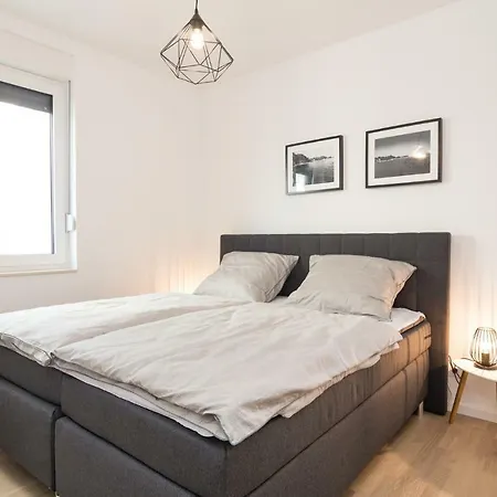 Two Bedroom Apt With Parking And Terrace 2 Apartman *